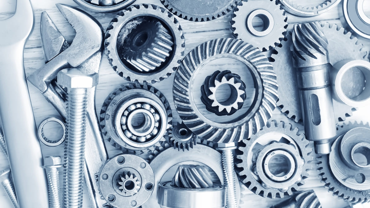 Linea di produzione moderna con componenti industriali innovativi