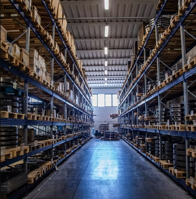 Schermata di e-commerce industriale con componenti meccanici pronti per l’acquisto online